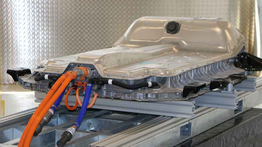 Una batería de coche eléctrico en pleno proceso de pruebas.