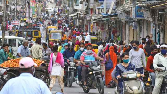 Concurrido mercado en Jaipur (India).