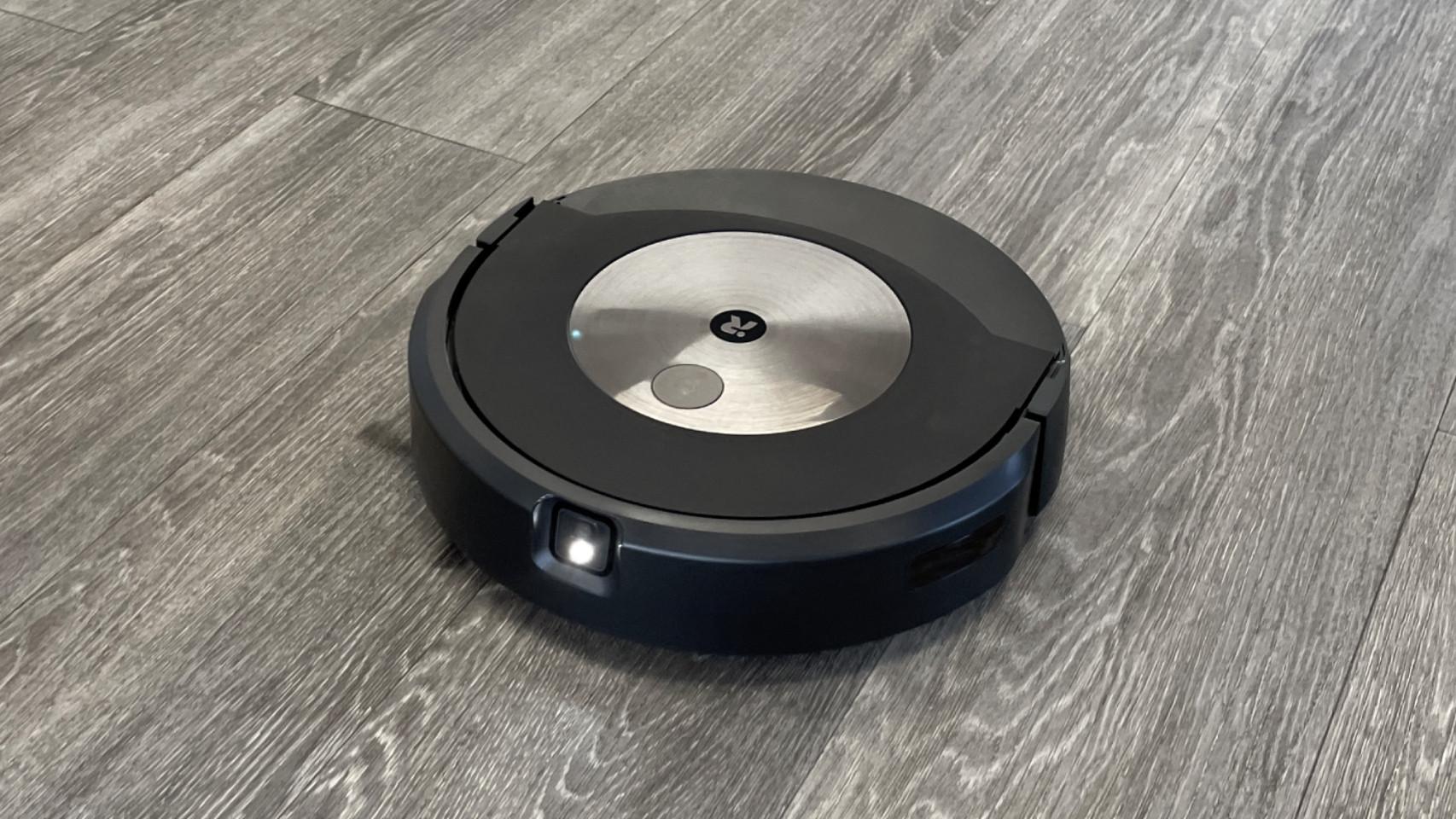 La nueva Roomba Combo J9+ estrena un fregado inteligente que evita mojar  las alfombras