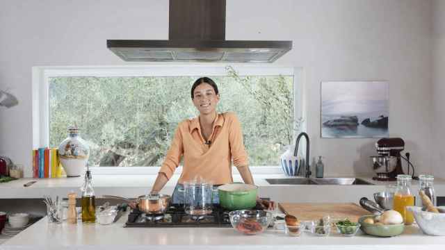 María Lo, la 'influencer' ganadora de MasterChef 10, estrena programa de recetas y trucos de cocina.