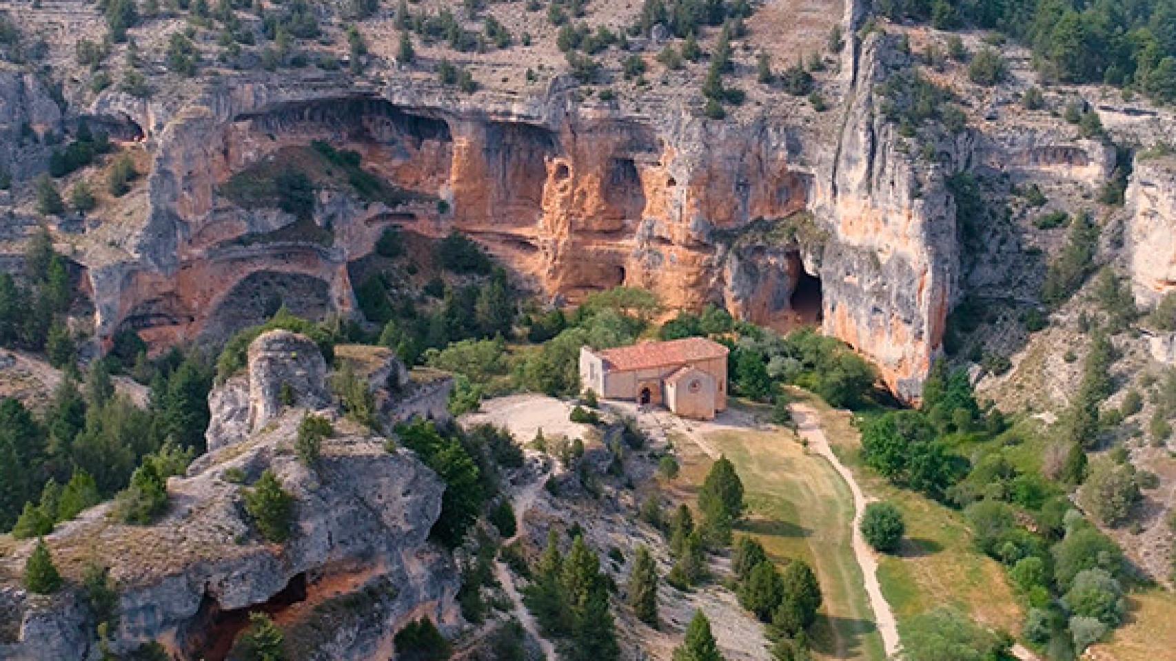 Imagen de la Ermita de San Bartolomé en el Cañón del Río Lobos.