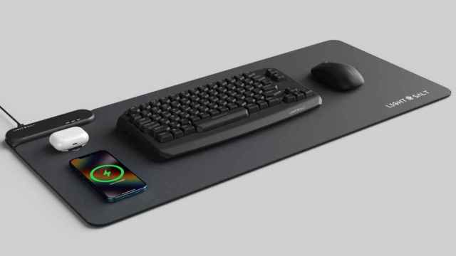 JSD Mat incluye la alfombrilla, el teclado y el ratón inalámbricos