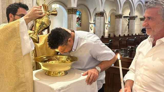 Ronaldo Nazario recibiendo el sacramento del bautismo