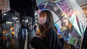 La sencilla razón por la que en Japón utilizan paraguas transparentes