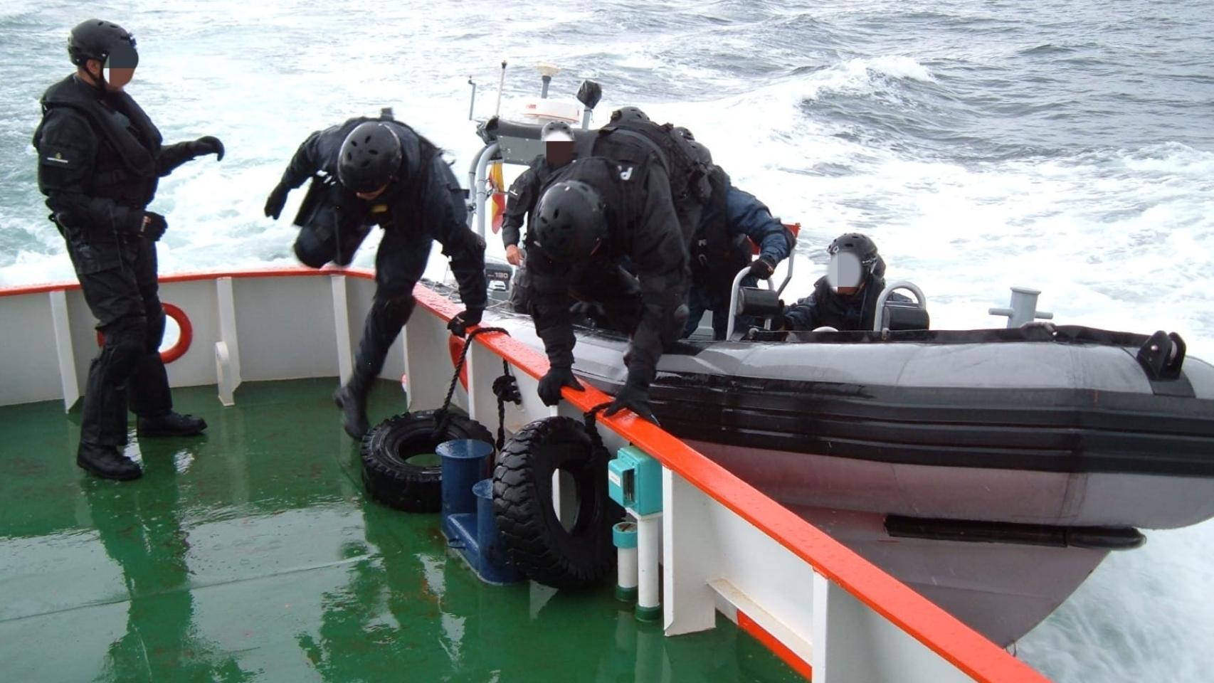 Prueba en el mar en un momento del curso realizado por Roberto