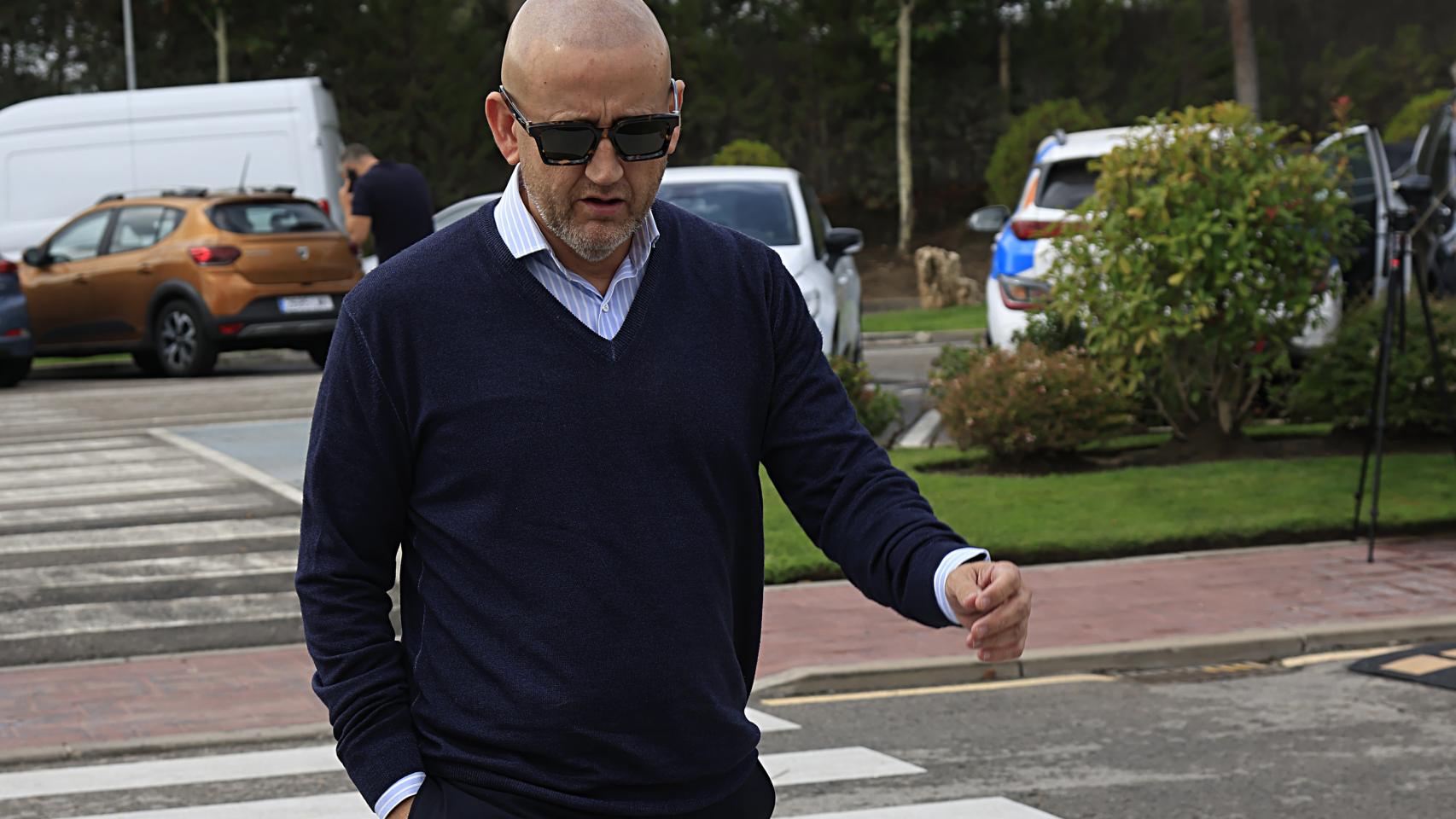 Gustavo Guillermo en el Tanatorio de La Paz, en Madrid, tras la muerte de Teresa.
