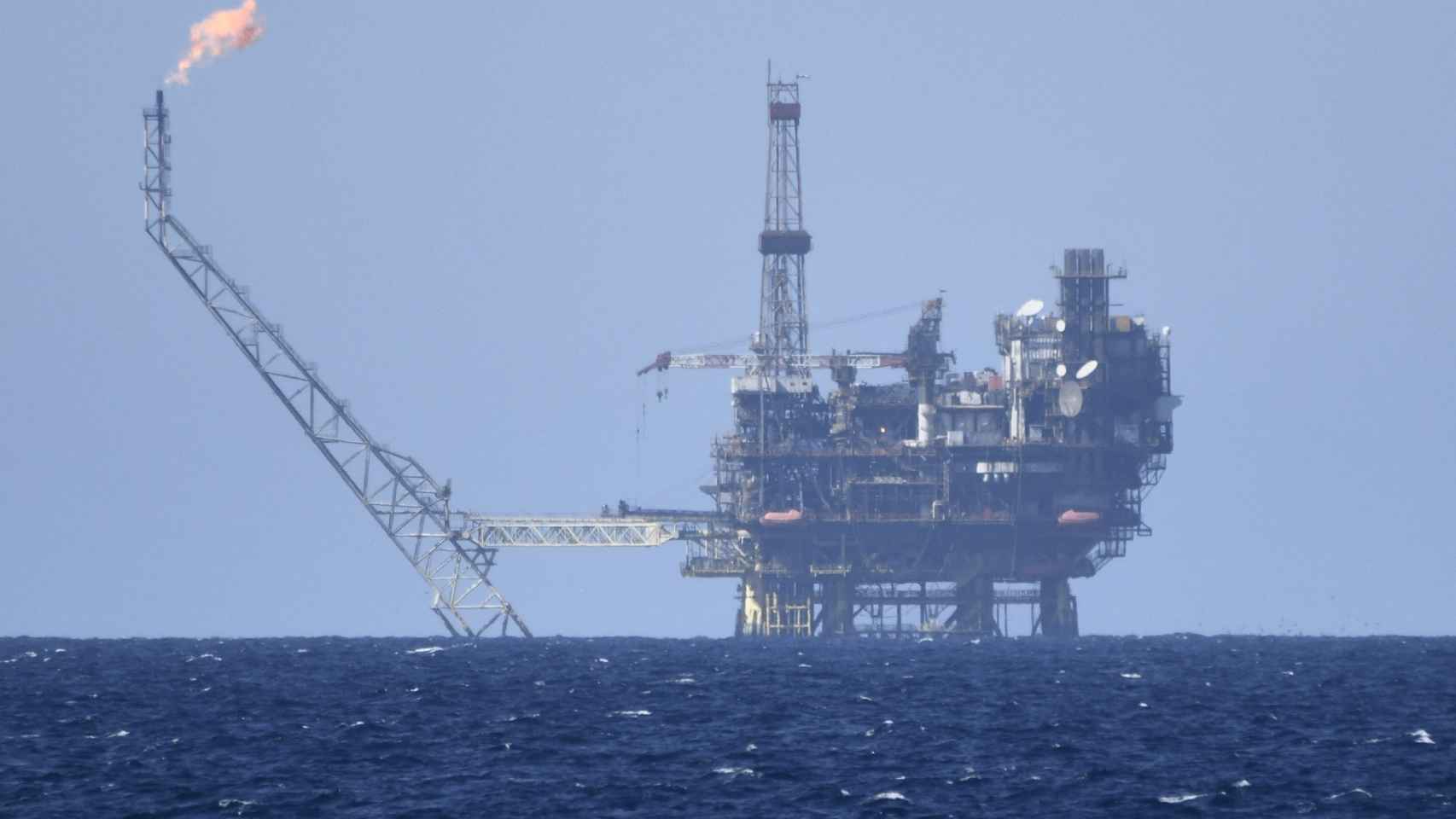 Plataforma de gas y petróleo en la costa libia.