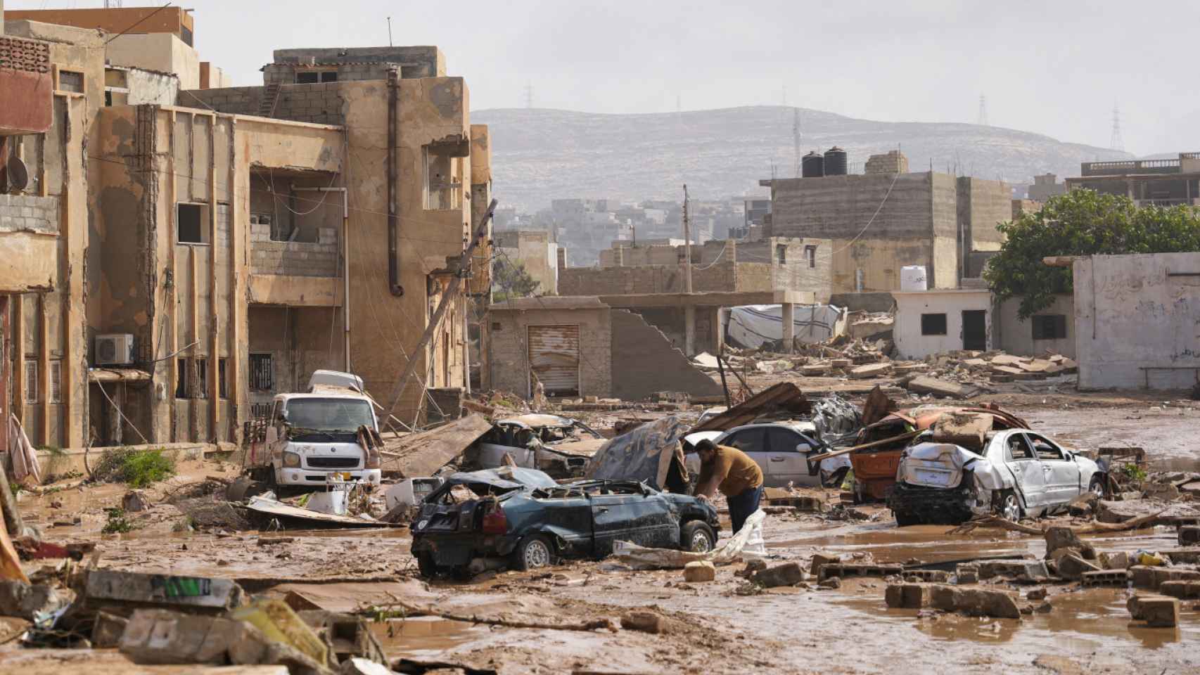 Vista general de la destrucción causada en la ciudad libia de Derna.