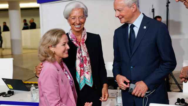 Christine Lagarde conversa con Nadia Calviño y el francés Bruno Le Maire durante la reunión del Eurogrupo de Santiago de Compostela