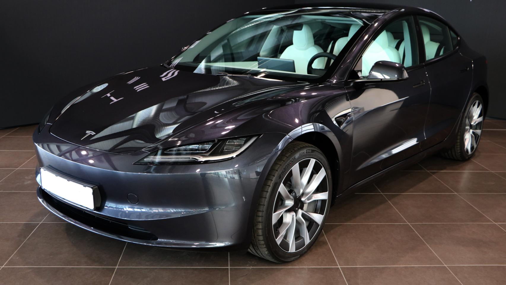 Qué cambia en el Tesla Model 3: 'jugamos' a las siete diferencias con el  eléctrico de 2024