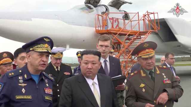 El líder norcoreano Kim Jong-un visita las instalaciones rusas