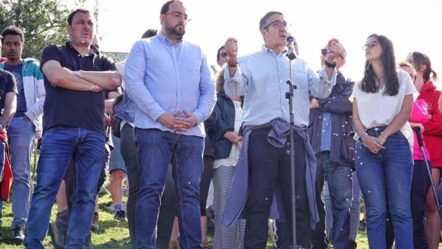 Patxi López junto a Adrián Barbón en un acto de Pozu Funeres