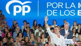 El presidente del PP, Alberto Núñez Feijóo, en su mitin en Santiago de Compostela