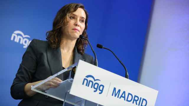 La presidenta de la Comunidad de Madrid, Isabel Díaz Ayuso, interviene en la clausura de la I Academia de la Juventud Madrileña, este domingo.