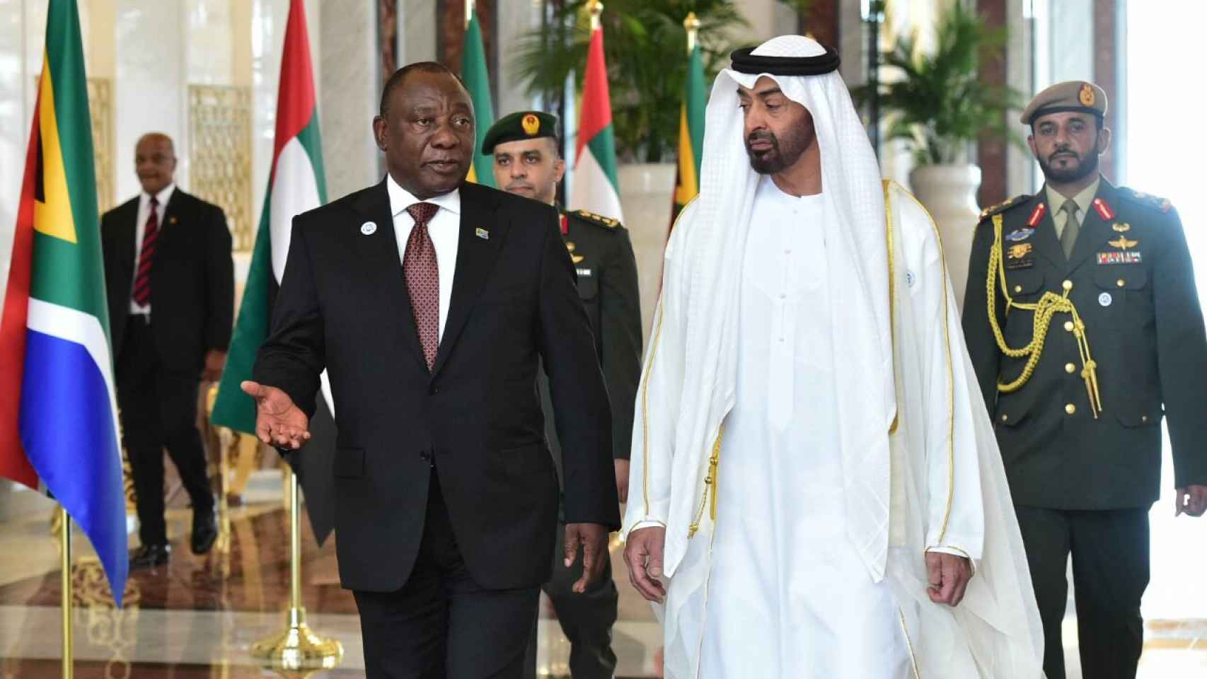 El primer ministro de los Emiratos Árabes, Mohammed Bin Zayed Al Nahayan junto al presidente de Sudáfrica, Cyril Raphamosa, en 2018.