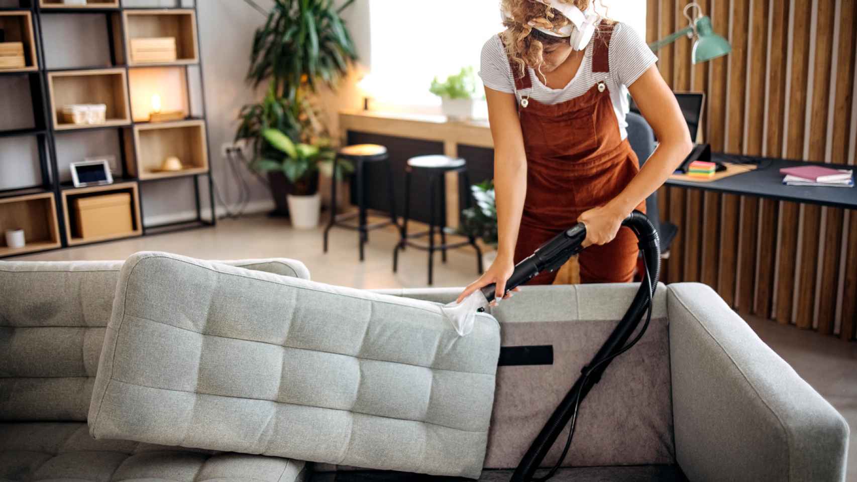 Trucos que no debes aplicar para limpiar tu sofá