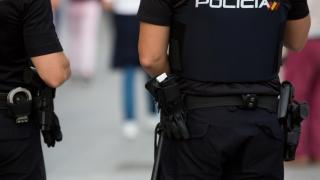 El vídeo en el que la Policía detiene 'infraganti' a un hombre robando en un coche en Alicante
