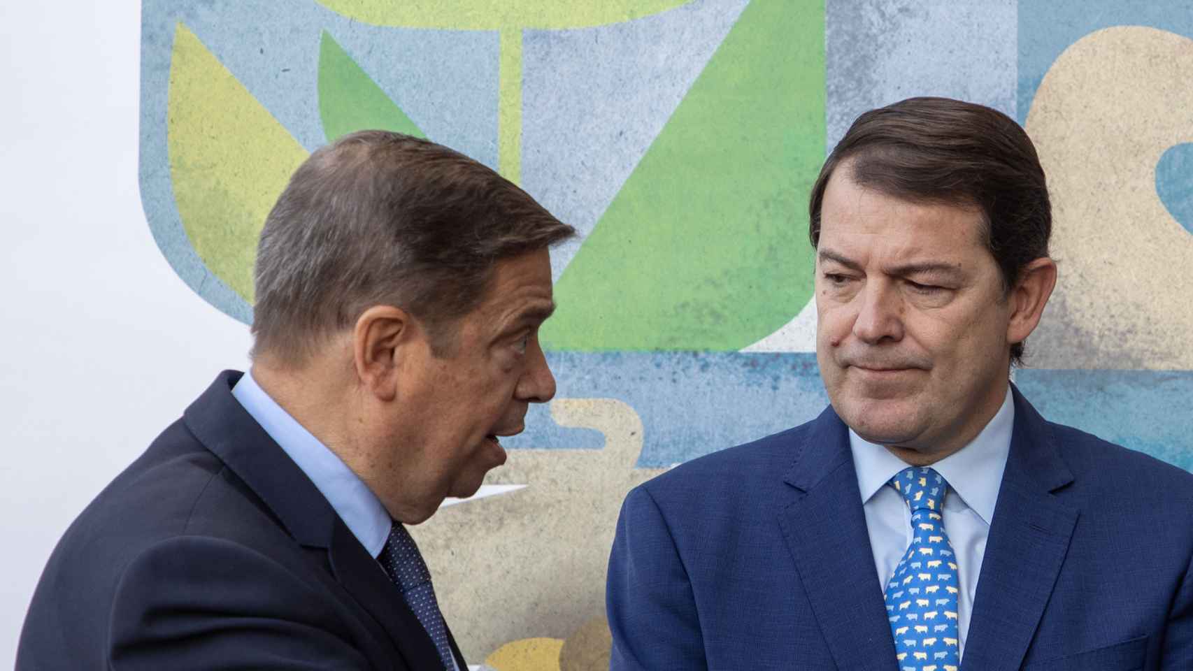 El ministro de Agricultura, Pesca y Alimentación, Luis Planas, y el presidente de la Junta, Alfonso Fernández Mañueco, en la feria Salamaq 2023.