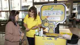Uno de los puntos de información sobre contenedores amarillos en Valladolid