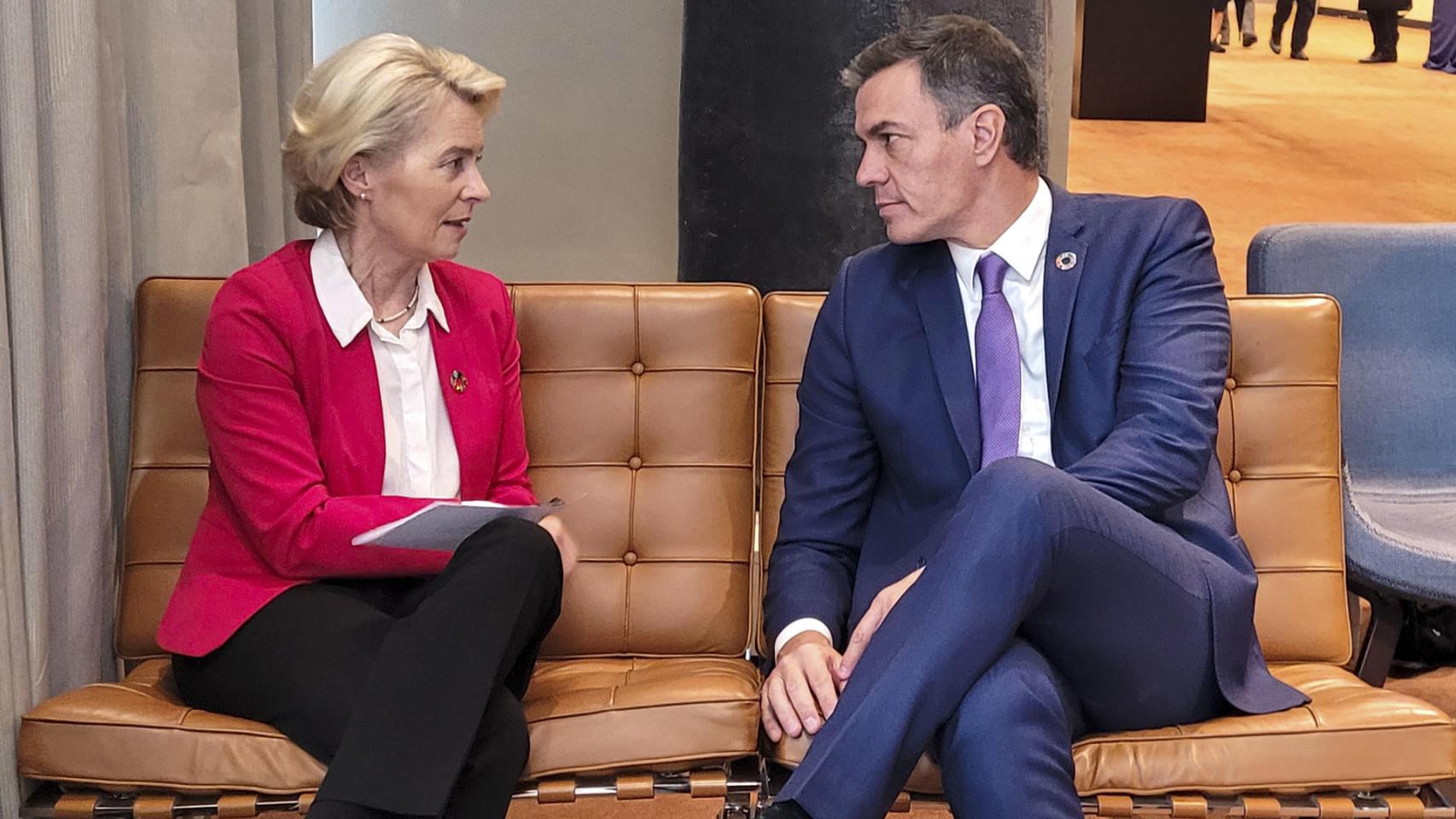 El presidente del Gobierno, Pedro Sánchez, este lunes en la Asamblea General de Naciones Unidas junto a la presidenta de la Comisión Europea, Ursula von der Leyen.