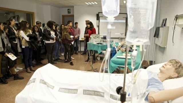 El aula de simulación del grado de Enfermería que imparte la Universidad de Alicante.