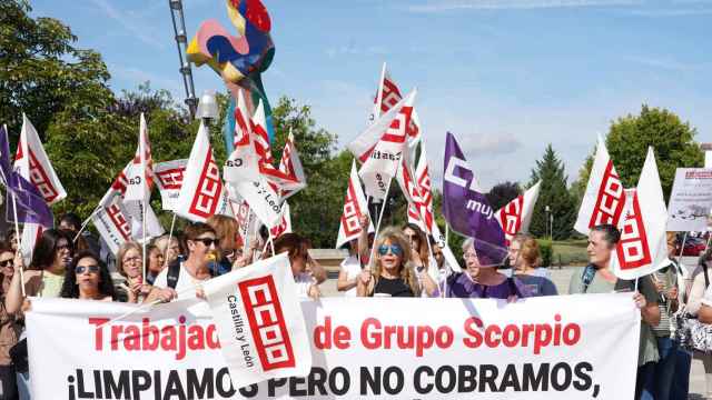 CCOO se concentra en las Cortes por el incumplimiento del pago del Grupo Scorpio