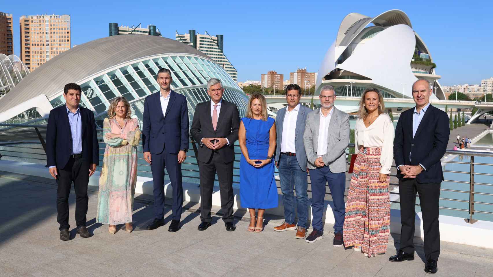 Representantes de la Generalitat Valenciana, Diputación de Valencia y Ayuntamiento de Valencia, junto a miembros de Startup Valencia, en la presentación de VDS2023 este 20 de septiembre.