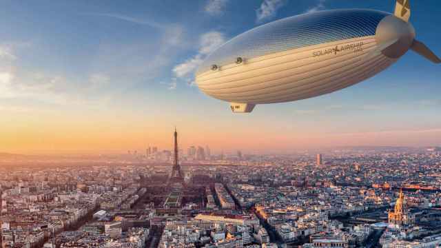 El Solar Airship One sobrevolando París