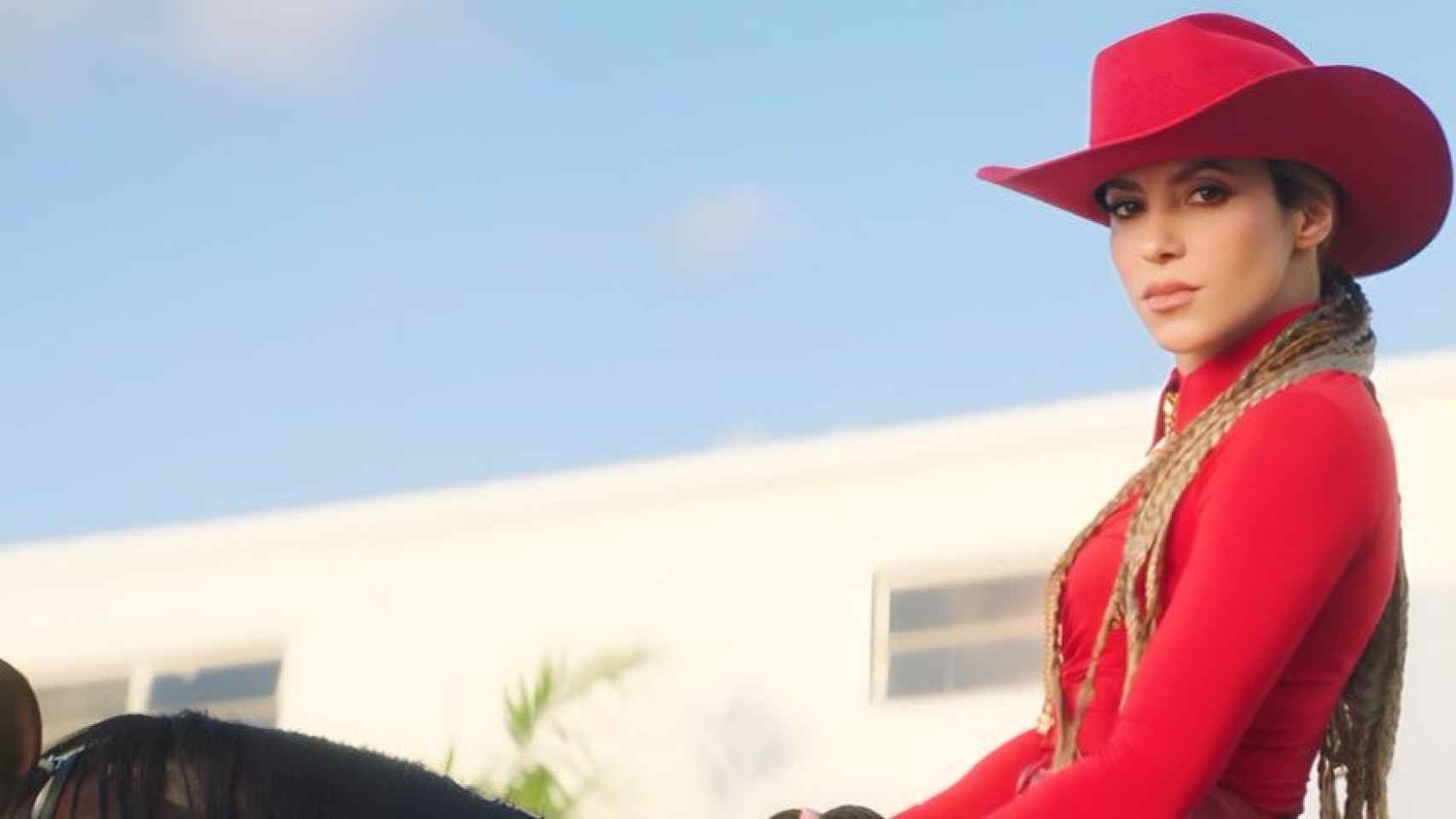 Shakira en el videoclip de 'El Jefe', su nueva canción junto a Fuerza Regida.