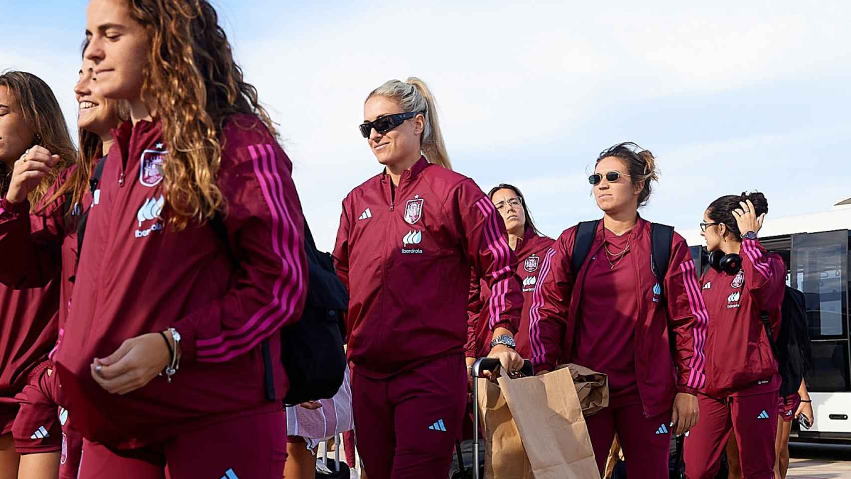 Alexia Putellas y el resto de jugadoras de la Selección, en su viaje a Suecia
