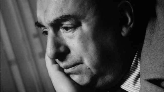 Pablo Neruda fotografiado por Anne Marie Heinrich (1967). Foto: Archivo