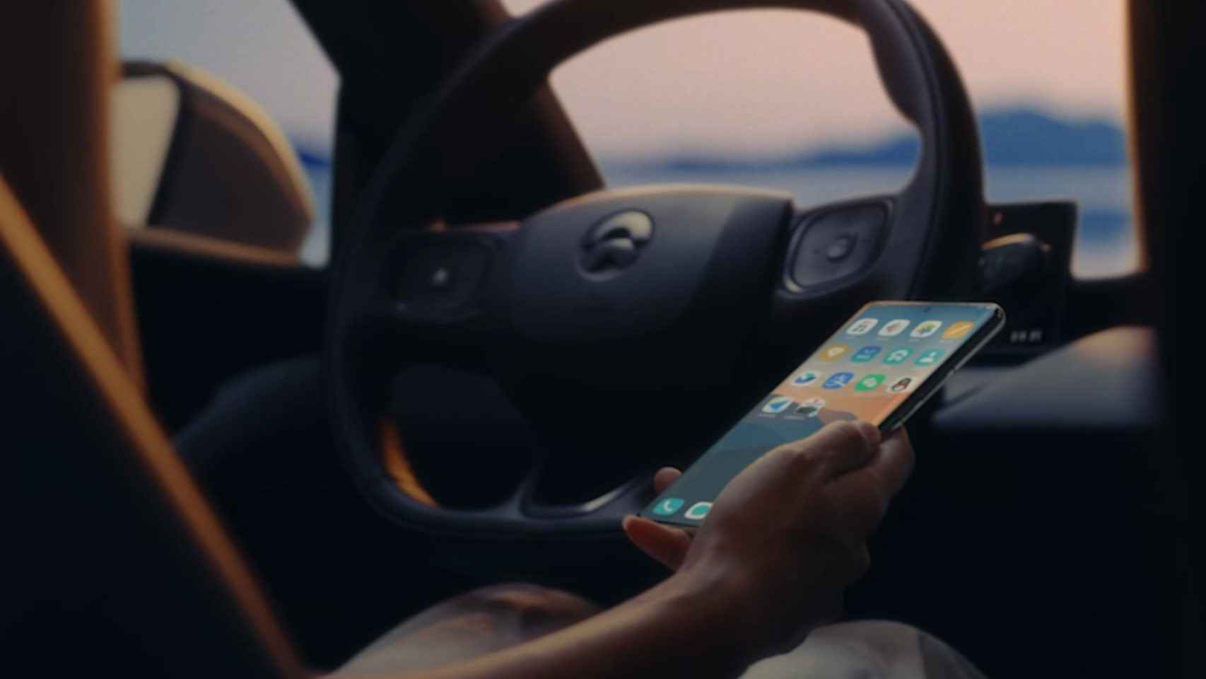 NIO es uno de los primeros fabricantes de coches en ofrecer su propio móvil
