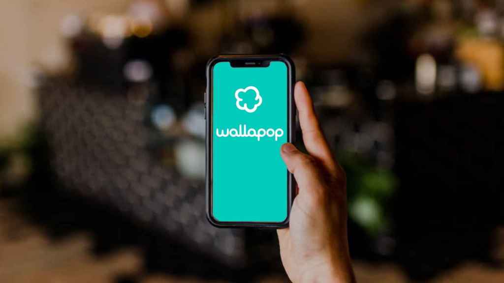 Móvil con la app Wallapop