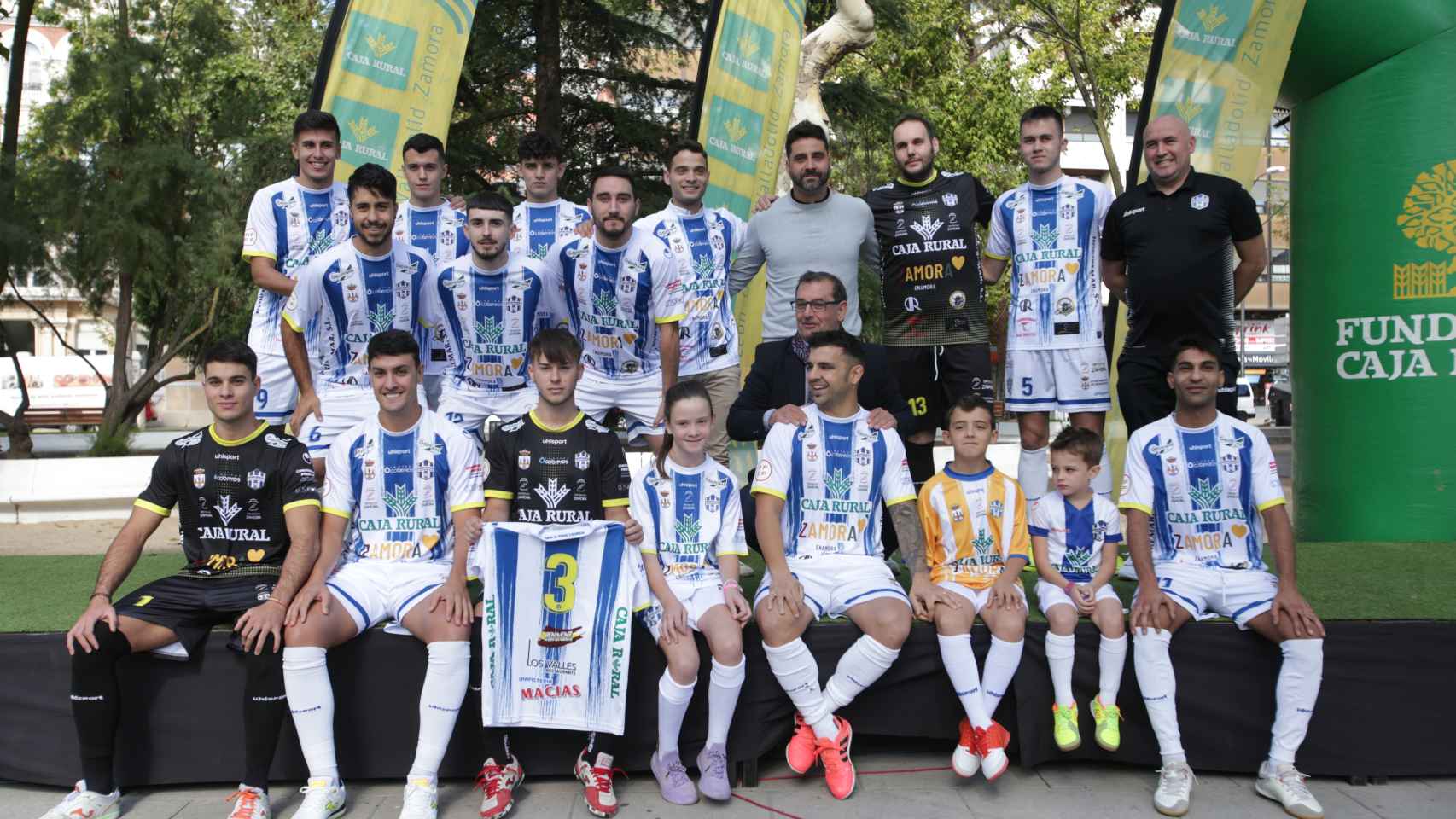 Presentación del primer equipo y del autobús oficial del Club Caja Rural de Zamora Atlético Benavente