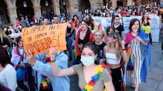 Manifestación en apoyo al colectivo LGTBI+ en la plaza Mayor