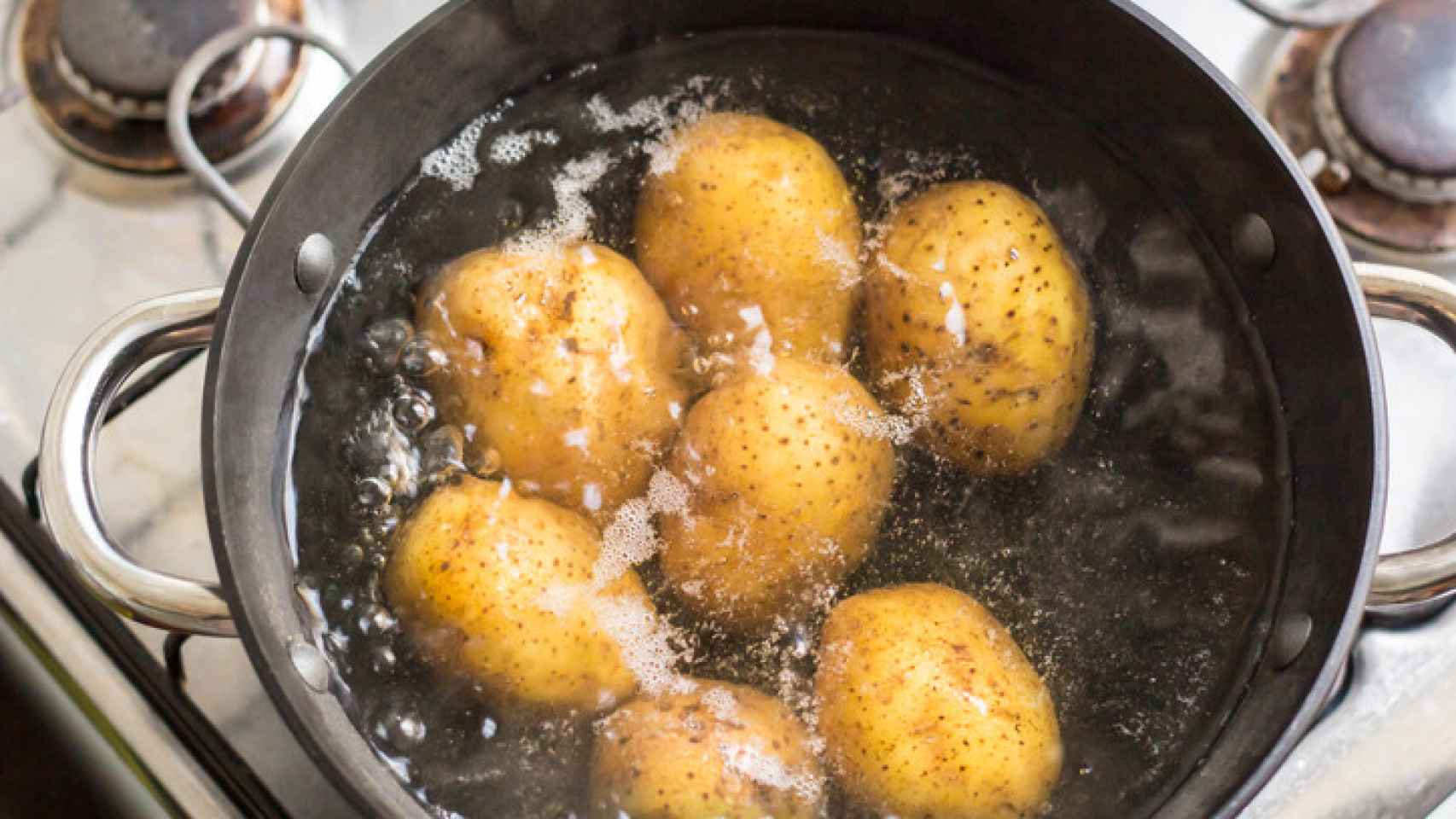 Los médicos piden eliminar las patatas cocidas de la dieta: parecen saludables pero no lo son.