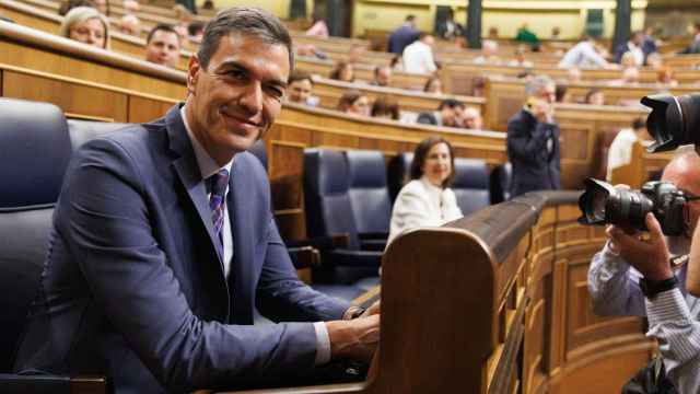 Pedro Sánchez, este jueves, en su escaño de presidente del Gobierno en el Congreso de los Diputados.