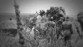 Escuadra del Eisantzgruppe D fusilando a mujeres cerca de Dubossary, Moldavia septiembre de 1941