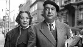 Pablo Neruda con Delia del Carril, su segunda mujer, a la que conoció en 1934