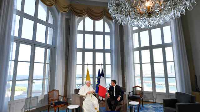 El papa, junto al presidente de Francia, Emmanuel Macron