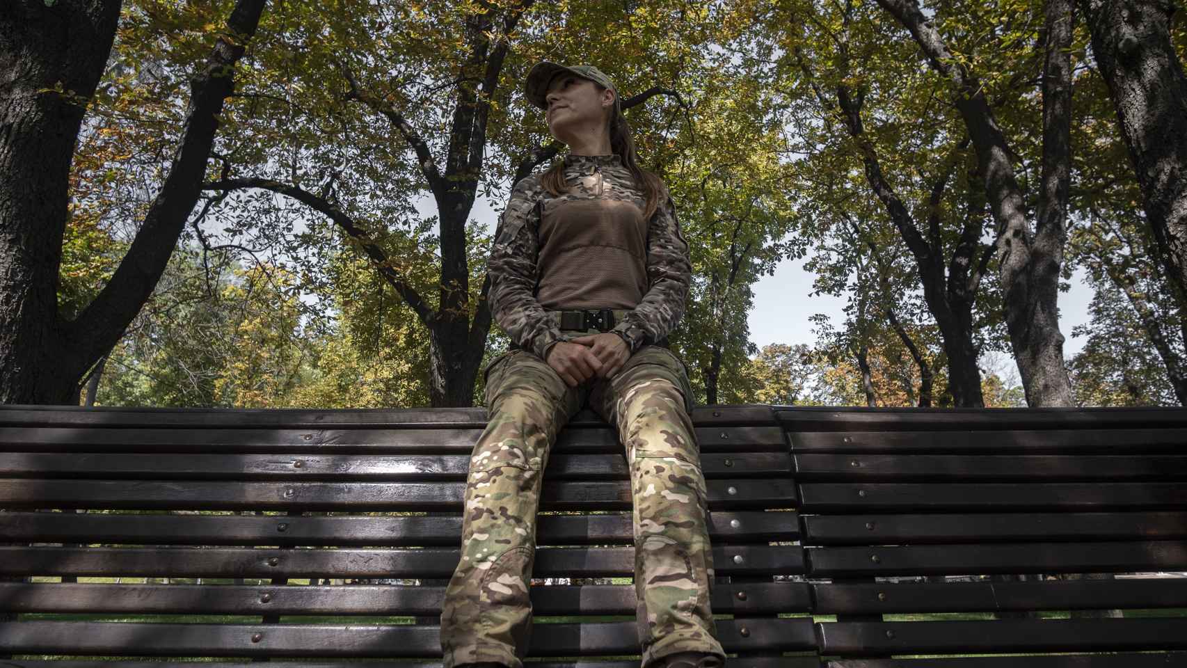 La soldado Luna posa en uno de los miradores de Kiev después de la entrevista