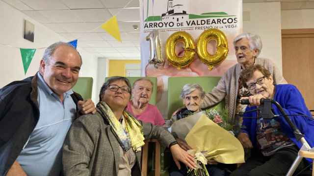 Marucha celebra su 100 cumpleaños entre familiares y amigos