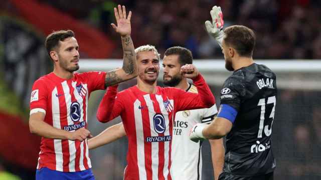 Los jugadores del Atlético de Madrid celebran el triunfo ante el Real Madrid