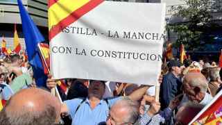 Miles de castellano-manchegos se manifiestan contra la amnistía en Madrid: "Esto va de dignidad"