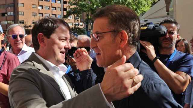 Alberto Núñez Feijóo y Alfonso Fernández Mañueco en el acto contra la amnistía en Madrid de este domingo