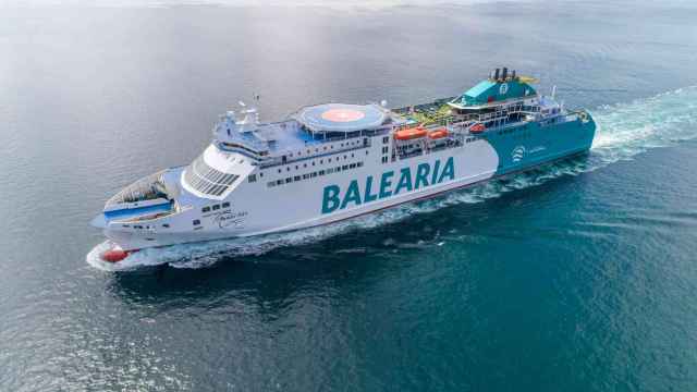 La compañía Baleària (uno de sus buques) repasa su historia.