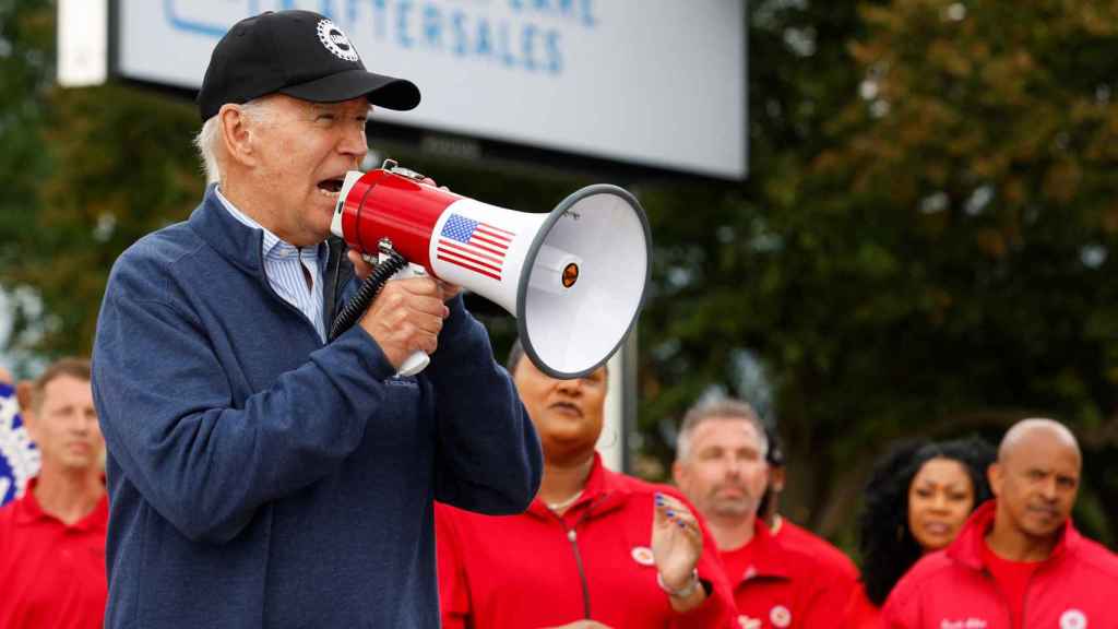 El presidente de EEUU, Joe Biden, se une a la huelga automovilística, este martes en Míchigan.