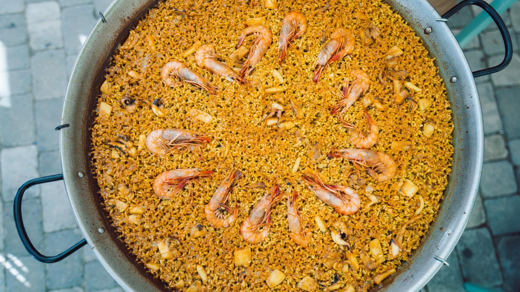 El arroz valenciano: variedades y receta para cocinar un caldero