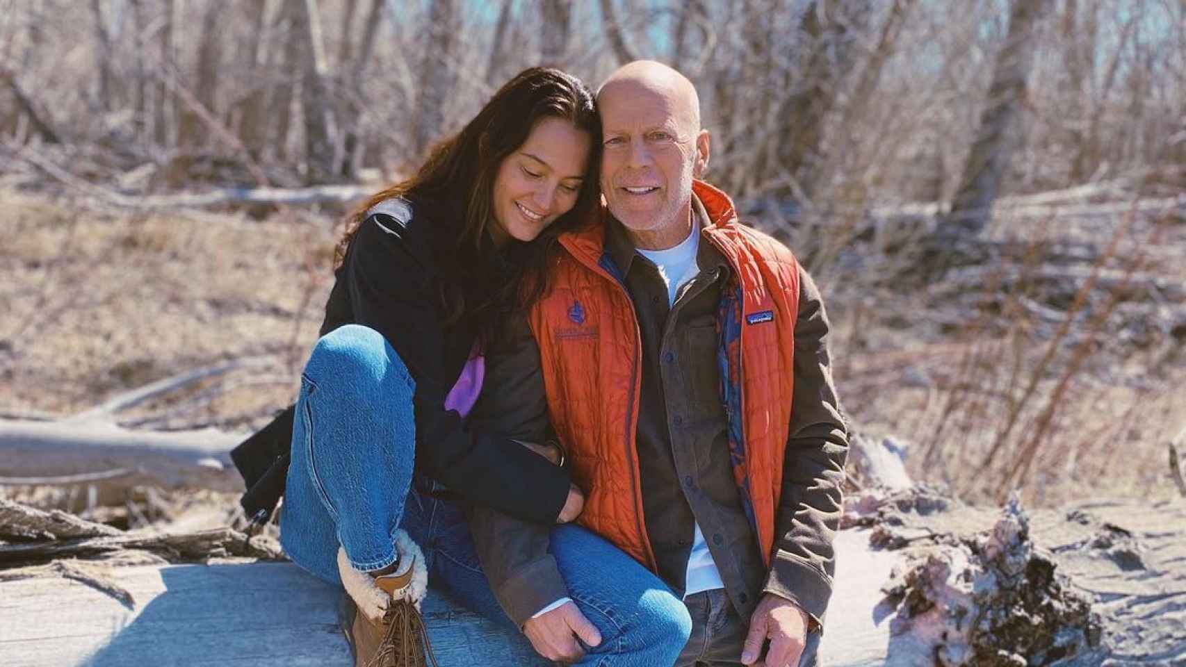 Bruce Willis y su mujer, Emma Heming, en las redes sociales.