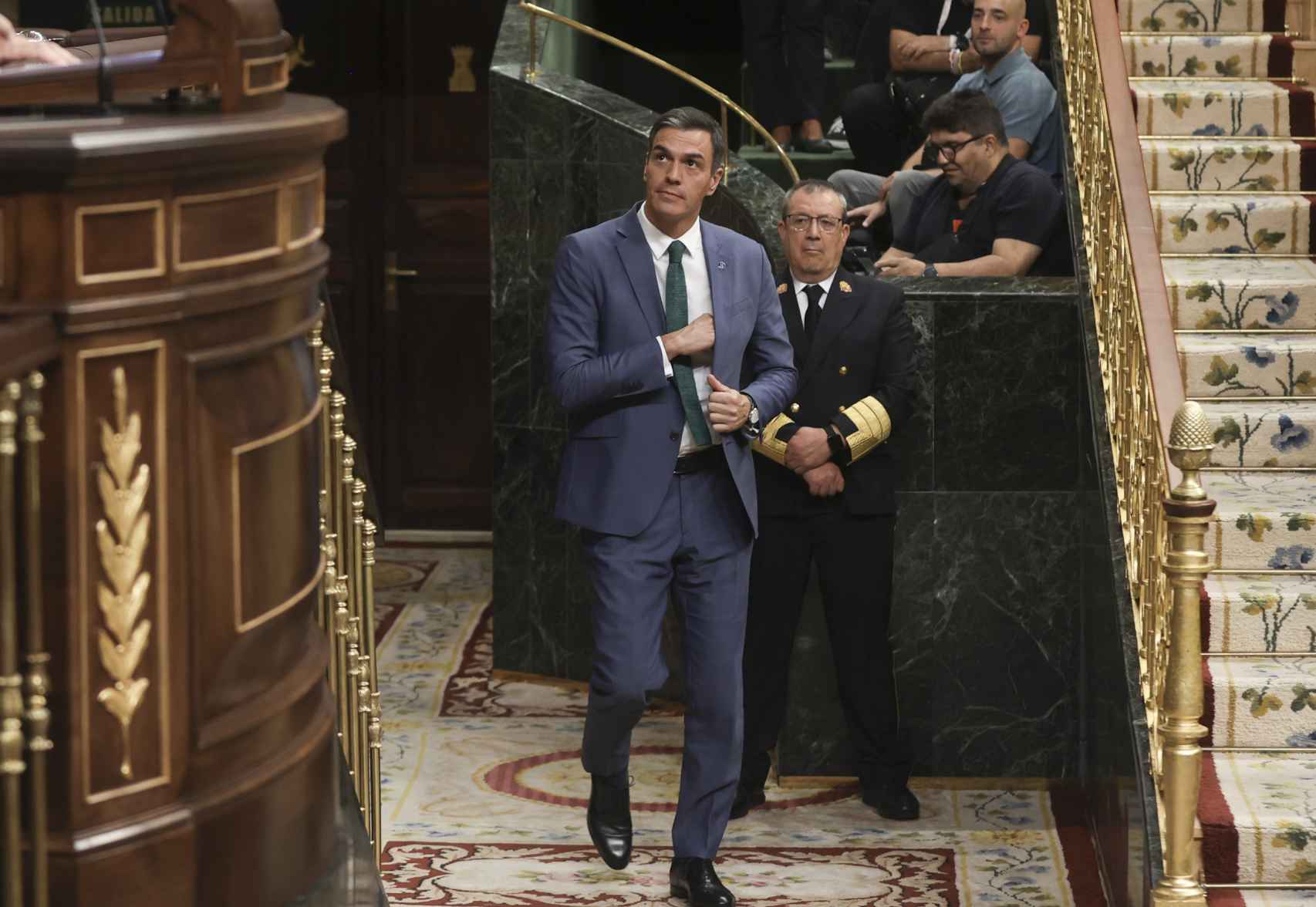 El presidente del Gobierno en funciones, Pedro Sánchez, entra al Salón de Plenos del Congreso de los Diputados el pasado martes, durante el debate de investidura.